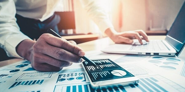 Rappresentazione visiva dell'articolo: Le biotecnologie usano la scienza per migliorare la salute